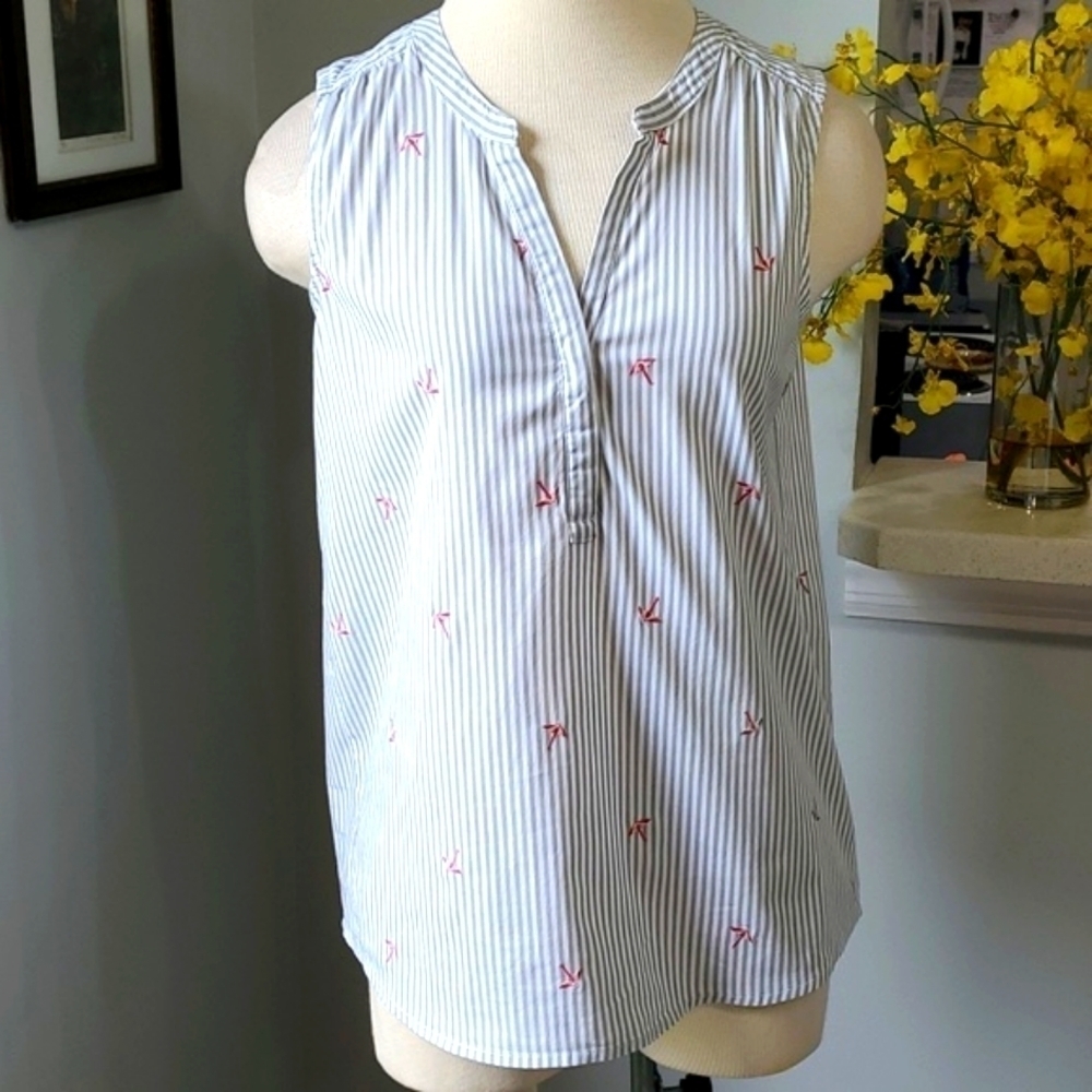BASS, size small. Gray stripped with pink umbrellas. Mature, Grannycore. Casual